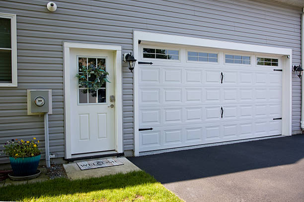 24/7 Emergency Garage Door Panel Replacement experts in Kewaunee County County, WI